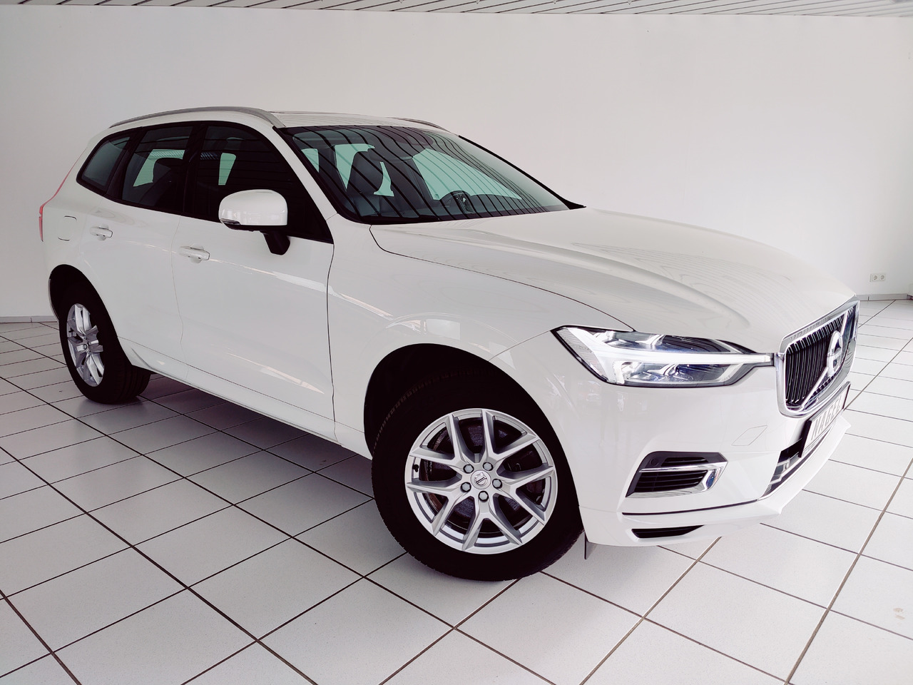 Volvo XC60 t8 twin engine Momentum Plug-In Hybrid AWD AHK Leder Navi - SUV: φωτογραφία 2 Volvo XC60 t8 twin engine Momentum Plug-In Hybrid AWD AHK Leder Navi - SUV: φωτογραφία 2