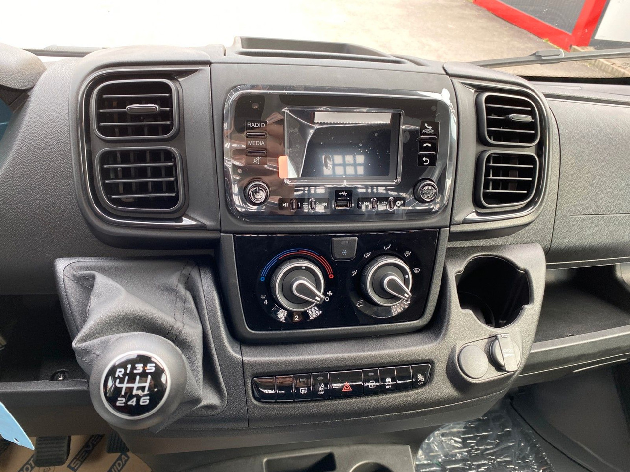 Μικρό φορτηγό με καρότσα Peugeot Boxer Pritsche/Kipper 435 L4 BlueHDi 140: φωτογραφία 13 Μικρό φορτηγό με καρότσα Peugeot Boxer Pritsche/Kipper 435 L4 BlueHDi 140: φωτογραφία 13