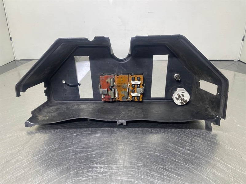 Ahlmann AZ6 - Dashboard/Console/Konsole - Καμπίνα και εσωτερικό για Κατασκευή μηχανήματα: φωτογραφία 5 Ahlmann AZ6 - Dashboard/Console/Konsole - Καμπίνα και εσωτερικό για Κατασκευή μηχανήματα: φωτογραφία 5