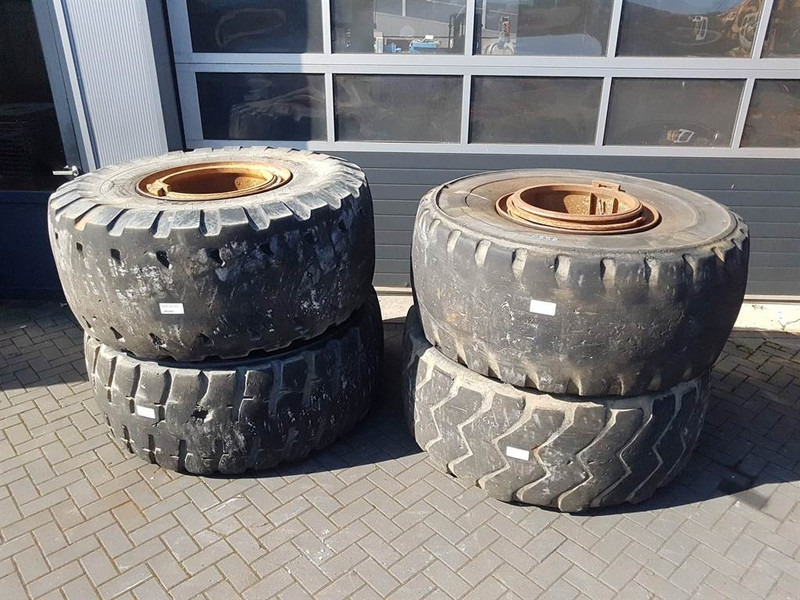 Case 921C-Michelin 26.5R25-Tire/Reifen/Band - Ελαστικά και ζάντες για Κατασκευή μηχανήματα: φωτογραφία 2 Case 921C-Michelin 26.5R25-Tire/Reifen/Band - Ελαστικά και ζάντες για Κατασκευή μηχανήματα: φωτογραφία 2