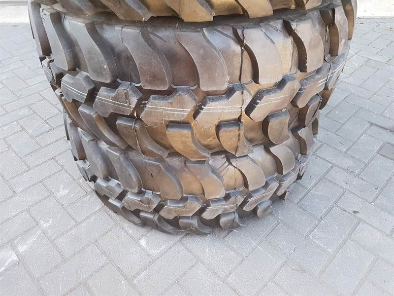 DUNLOP mitas covers -405/70-R18 (15.5/70-R18)-Tire/Reifen - Ελαστικά και ζάντες για Κατασκευή μηχανήματα: φωτογραφία 2 DUNLOP mitas covers -405/70-R18 (15.5/70-R18)-Tire/Reifen - Ελαστικά και ζάντες για Κατασκευή μηχανήματα: φωτογραφία 2