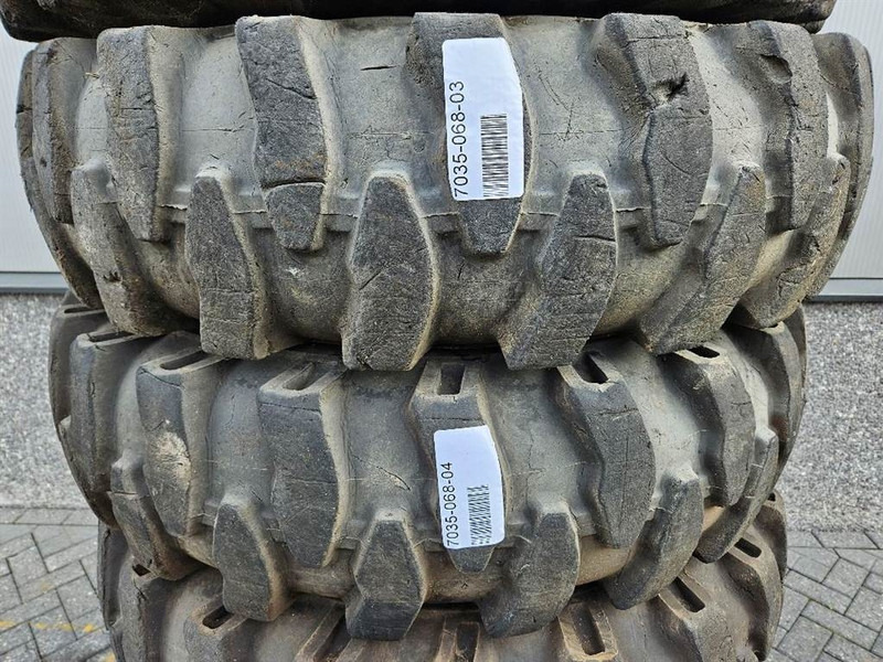 Liebherr A924B-Athletik 10.00-20-Tire/Reifen/Band - Ελαστικά και ζάντες για Κατασκευή μηχανήματα: φωτογραφία 4 Liebherr A924B-Athletik 10.00-20-Tire/Reifen/Band - Ελαστικά και ζάντες για Κατασκευή μηχανήματα: φωτογραφία 4