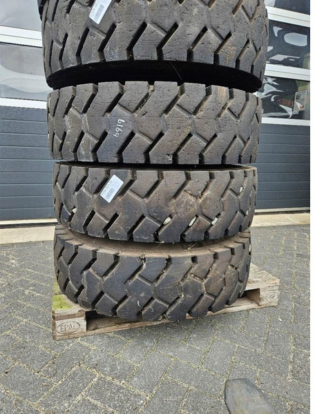 Liebherr LH24M-Michelin 11.00R20-Tyre/Reifen/Band - Ελαστικά και ζάντες για Κατασκευή μηχανήματα: φωτογραφία 5 Liebherr LH24M-Michelin 11.00R20-Tyre/Reifen/Band - Ελαστικά και ζάντες για Κατασκευή μηχανήματα: φωτογραφία 5