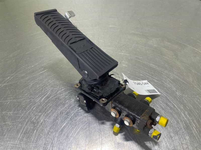 Mecalac 12MTX-5360657-Brake valve/Bremsventile/Remventiel - Υδραυλικό για Κατασκευή μηχανήματα: φωτογραφία 1 Mecalac 12MTX-5360657-Brake valve/Bremsventile/Remventiel - Υδραυλικό για Κατασκευή μηχανήματα: φωτογραφία 1