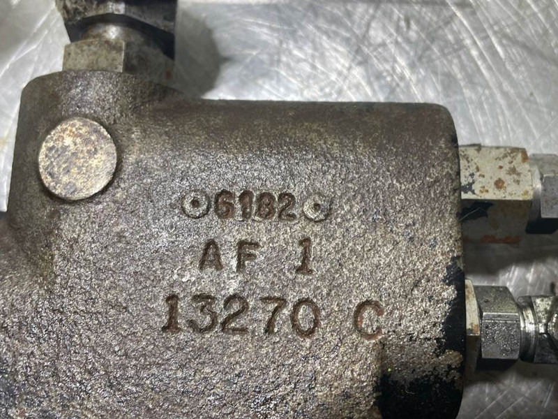 New Holland W110C - Priority valve/Prioritaetsventil - Υδραυλικό για Κατασκευή μηχανήματα: φωτογραφία 5 New Holland W110C - Priority valve/Prioritaetsventil - Υδραυλικό για Κατασκευή μηχανήματα: φωτογραφία 5