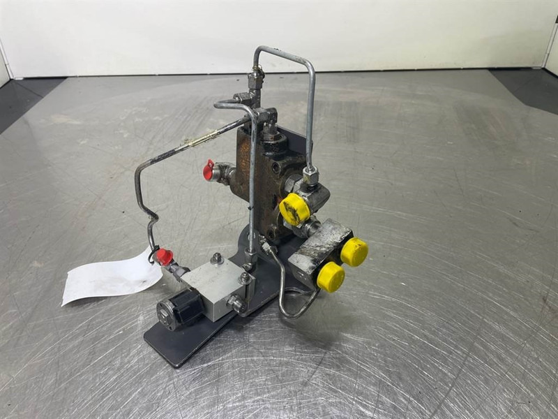 New Holland W110C - Priority valve/Prioritaetsventil - Υδραυλικό για Κατασκευή μηχανήματα: φωτογραφία 2 New Holland W110C - Priority valve/Prioritaetsventil - Υδραυλικό για Κατασκευή μηχανήματα: φωτογραφία 2