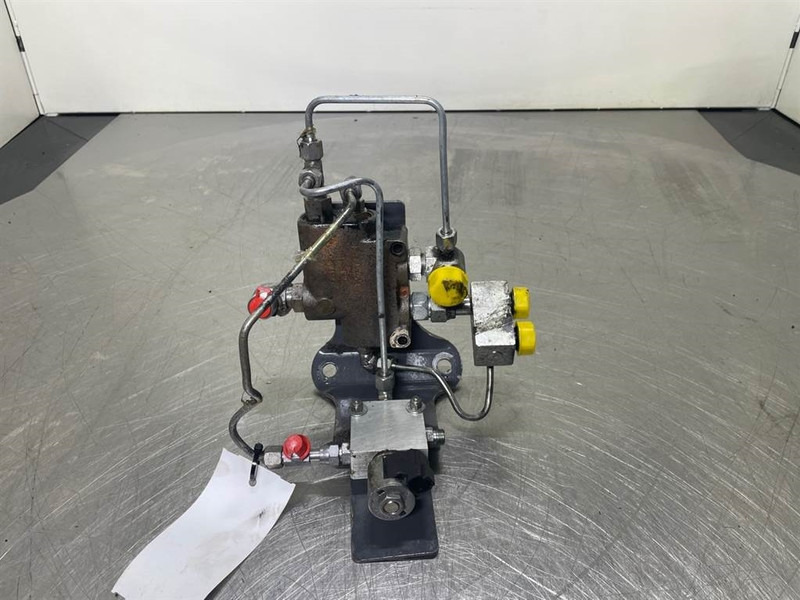 New Holland W110C - Priority valve/Prioritaetsventil - Υδραυλικό για Κατασκευή μηχανήματα: φωτογραφία 1 New Holland W110C - Priority valve/Prioritaetsventil - Υδραυλικό για Κατασκευή μηχανήματα: φωτογραφία 1