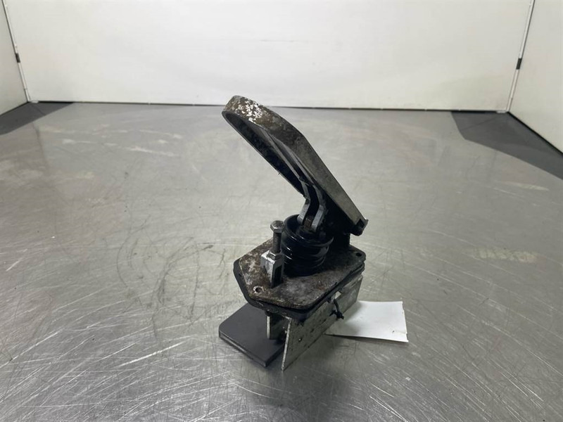 O & K L25.5 - Gas pedal/Fusspedal/Gaspedaal - Καμπίνα και εσωτερικό για Κατασκευή μηχανήματα: φωτογραφία 2 O & K L25.5 - Gas pedal/Fusspedal/Gaspedaal - Καμπίνα και εσωτερικό για Κατασκευή μηχανήματα: φωτογραφία 2