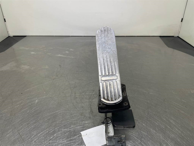 O & K L25.5 - Gas pedal/Fusspedal/Gaspedaal - Καμπίνα και εσωτερικό για Κατασκευή μηχανήματα: φωτογραφία 4 O & K L25.5 - Gas pedal/Fusspedal/Gaspedaal - Καμπίνα και εσωτερικό για Κατασκευή μηχανήματα: φωτογραφία 4