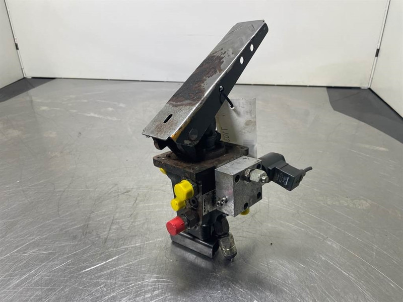 O & K L25.5-Safim 191826/FP3-Brake pedal/Bremspedal - Καμπίνα και εσωτερικό για Κατασκευή μηχανήματα: φωτογραφία 3 O & K L25.5-Safim 191826/FP3-Brake pedal/Bremspedal - Καμπίνα και εσωτερικό για Κατασκευή μηχανήματα: φωτογραφία 3