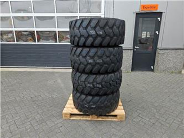 Schaeff SKL834-Firestone 405/70R18-Tire/Reifen/Band - Ελαστικά και ζάντες για Κατασκευή μηχανήματα: φωτογραφία 1 Schaeff SKL834-Firestone 405/70R18-Tire/Reifen/Band - Ελαστικά και ζάντες για Κατασκευή μηχανήματα: φωτογραφία 1