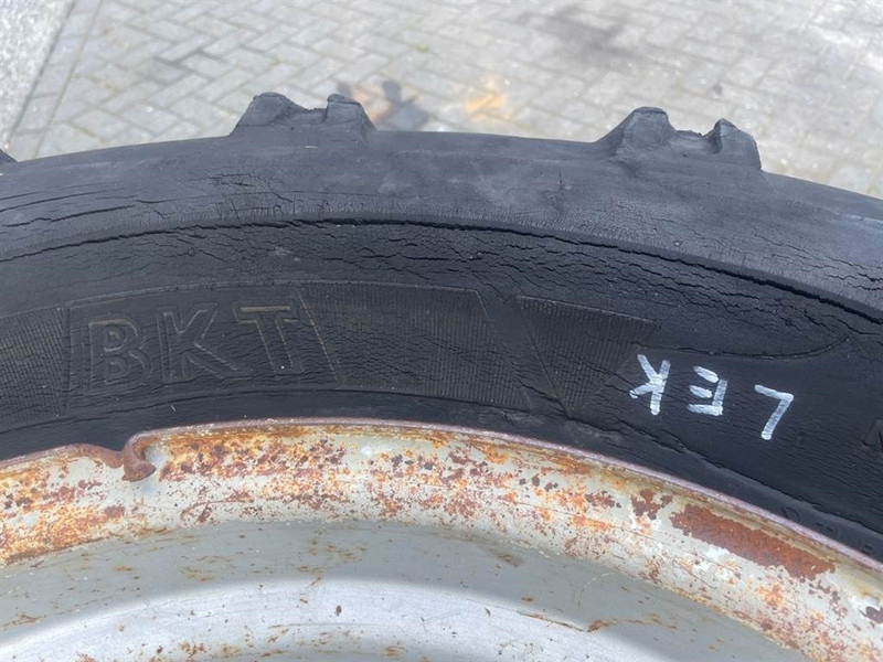 Schaeff SKS661-BKT 405/70-24 (16/70-24)-Tire/Reifen/Band - Ελαστικά και ζάντες για Κατασκευή μηχανήματα: φωτογραφία 3 Schaeff SKS661-BKT 405/70-24 (16/70-24)-Tire/Reifen/Band - Ελαστικά και ζάντες για Κατασκευή μηχανήματα: φωτογραφία 3