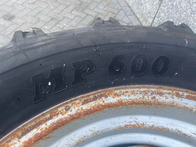 Schaeff SKS661-BKT 405/70-24 (16/70-24)-Tire/Reifen/Band - Ελαστικά και ζάντες για Κατασκευή μηχανήματα: φωτογραφία 5 Schaeff SKS661-BKT 405/70-24 (16/70-24)-Tire/Reifen/Band - Ελαστικά και ζάντες για Κατασκευή μηχανήματα: φωτογραφία 5