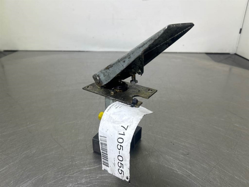 Terex TW150-Atlas 6049419/6047885-Gas pedal - Καμπίνα και εσωτερικό για Κατασκευή μηχανήματα: φωτογραφία 4 Terex TW150-Atlas 6049419/6047885-Gas pedal - Καμπίνα και εσωτερικό για Κατασκευή μηχανήματα: φωτογραφία 4