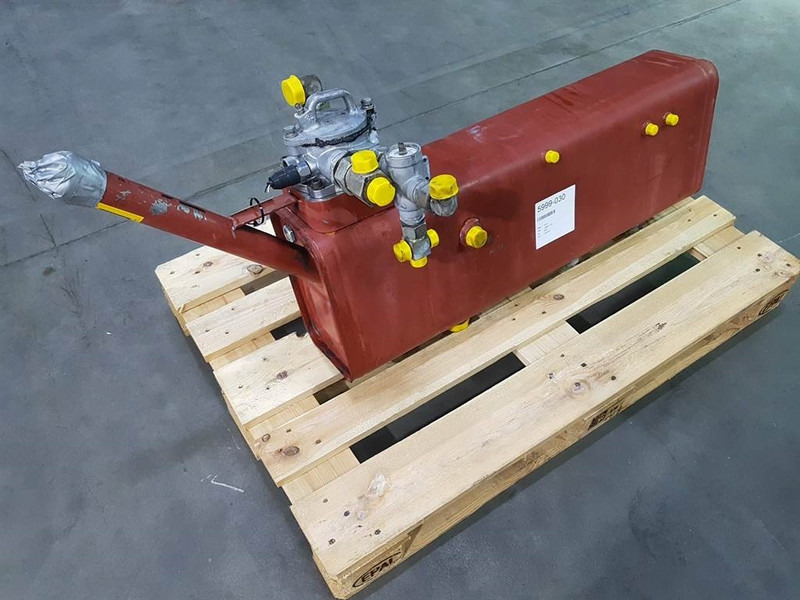 Volvo L30B - VOE15219089/VOE11306184 - Tank/Reservoir - Υδραυλικό: φωτογραφία 1 Volvo L30B - VOE15219089/VOE11306184 - Tank/Reservoir - Υδραυλικό: φωτογραφία 1