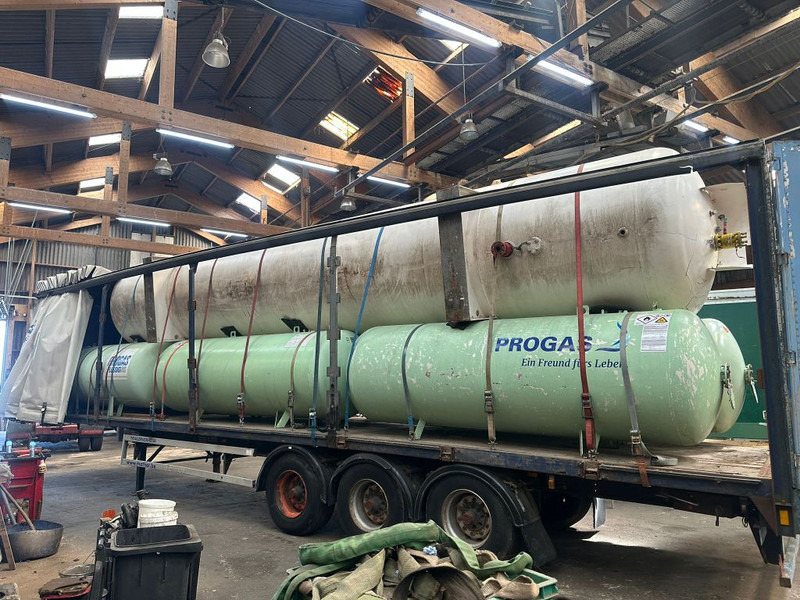 FULL TRAILER LOADED WITH LPG TANKS - Επικαθήμενο κουρτίνα: φωτογραφία 1 FULL TRAILER LOADED WITH LPG TANKS - Επικαθήμενο κουρτίνα: φωτογραφία 1