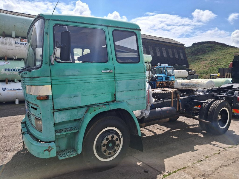 Mercedes-Benz 911 - Τράκτορας: φωτογραφία 2 Mercedes-Benz 911 - Τράκτορας: φωτογραφία 2