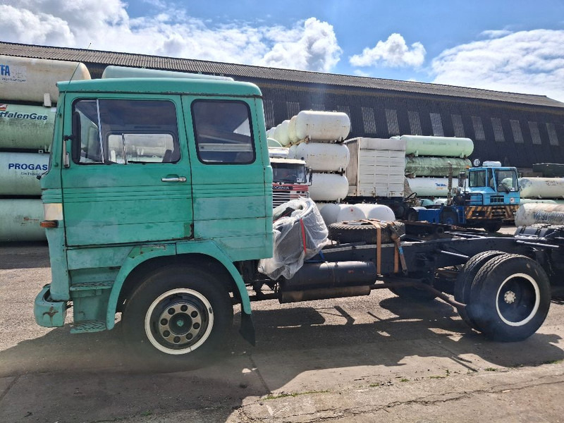 Mercedes-Benz 911 - Τράκτορας: φωτογραφία 3 Mercedes-Benz 911 - Τράκτορας: φωτογραφία 3