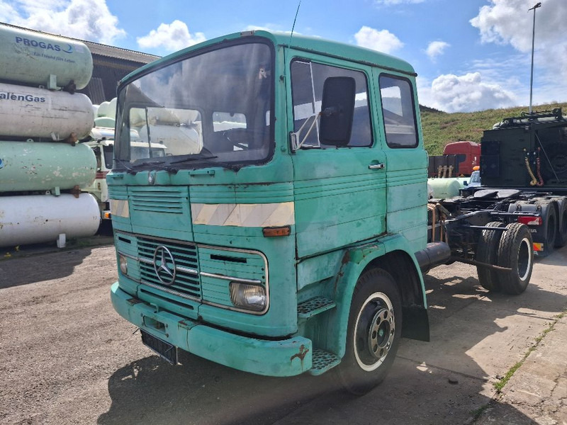 Mercedes-Benz 911 - Τράκτορας: φωτογραφία 1 Mercedes-Benz 911 - Τράκτορας: φωτογραφία 1