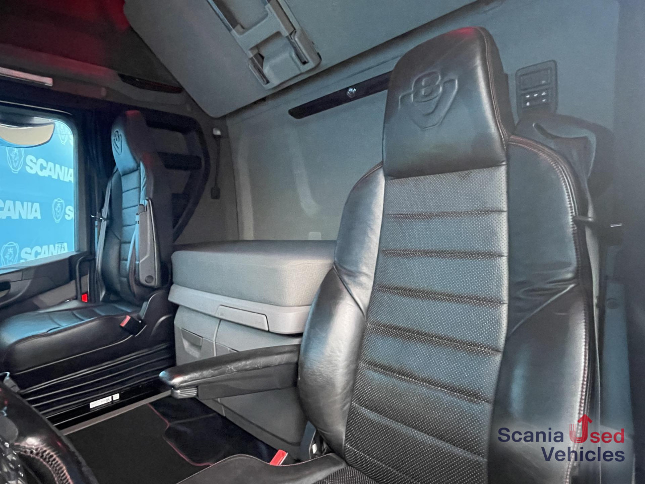 SCANIA R 650 B6x4NB RETARDER V8 WOOD KESLA 2112T CRANE - Φορτηγό ξυλείας, Φορτηγό με γερανό: φωτογραφία 4 SCANIA R 650 B6x4NB RETARDER V8 WOOD KESLA 2112T CRANE - Φορτηγό ξυλείας, Φορτηγό με γερανό: φωτογραφία 4