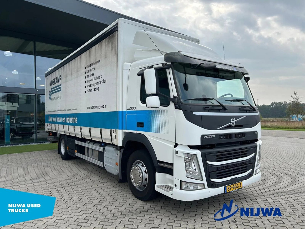 Volvo FM 330 Schuifzeil + Laadklep - Φορτηγό μουσαμάς: φωτογραφία 2 Volvo FM 330 Schuifzeil + Laadklep - Φορτηγό μουσαμάς: φωτογραφία 2