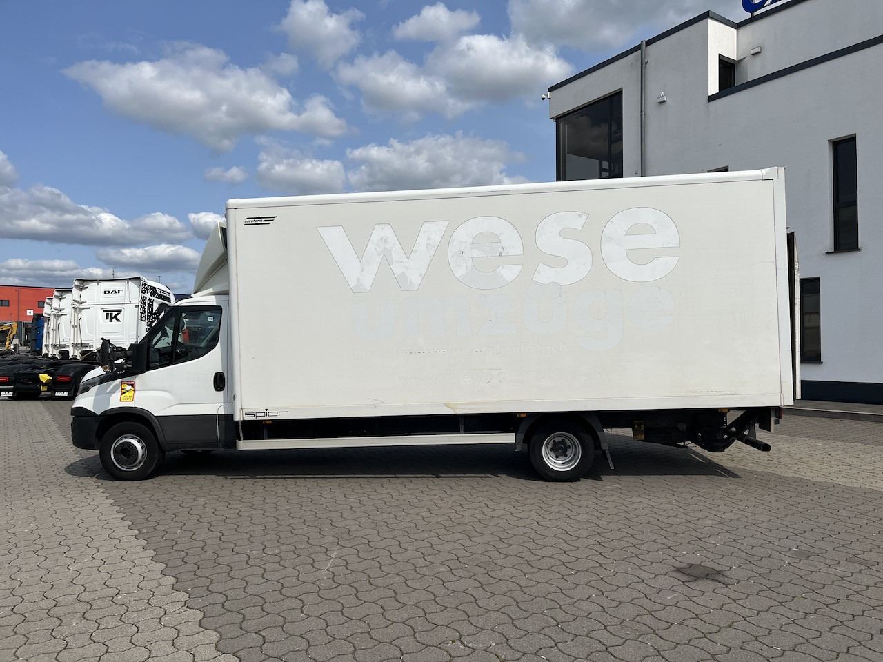 Iveco 70C18 Daily Koffer mit Ladebordwand - Επαγγελματικό αυτοκίνητο κόφα: φωτογραφία 2 Iveco 70C18 Daily Koffer mit Ladebordwand - Επαγγελματικό αυτοκίνητο κόφα: φωτογραφία 2