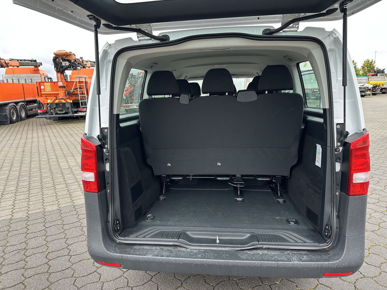 Mercedes-Benz Vito 111 CDI 9 Sitzer BT FSE Klima Tempomat Radio - Επιβατικό βαν: φωτογραφία 3 Mercedes-Benz Vito 111 CDI 9 Sitzer BT FSE Klima Tempomat Radio - Επιβατικό βαν: φωτογραφία 3