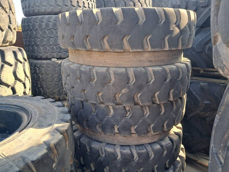 Trelleborg Excavator 10.00-20 SOLID (8 tyres) - Ελαστικά και ζάντες για Κατασκευή μηχανήματα: φωτογραφία 2 Trelleborg Excavator 10.00-20 SOLID (8 tyres) - Ελαστικά και ζάντες για Κατασκευή μηχανήματα: φωτογραφία 2