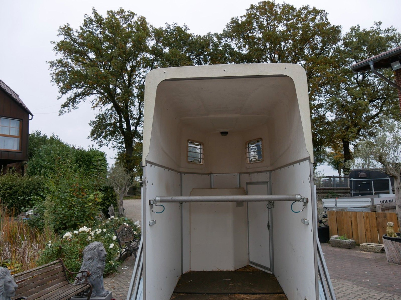 Blomert 1,5 Pferde Holz Poly - Ρυμούλκα μεταφορά ζώων: φωτογραφία 4 Blomert 1,5 Pferde Holz Poly - Ρυμούλκα μεταφορά ζώων: φωτογραφία 4