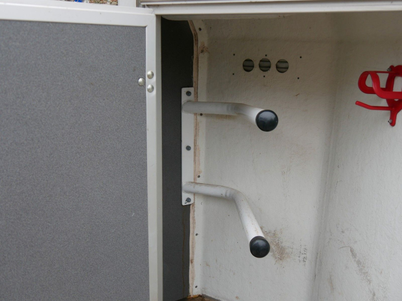 Ρυμούλκα μεταφορά ζώων Blomert 1,5 Pferde mit Sattelkammer: φωτογραφία 8 Ρυμούλκα μεταφορά ζώων Blomert 1,5 Pferde mit Sattelkammer: φωτογραφία 8