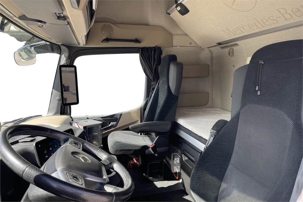 Mercedes-Benz ACTROS 2551LS 6x2/4 Väliteli - Τράκτορας: φωτογραφία 5 Mercedes-Benz ACTROS 2551LS 6x2/4 Väliteli - Τράκτορας: φωτογραφία 5