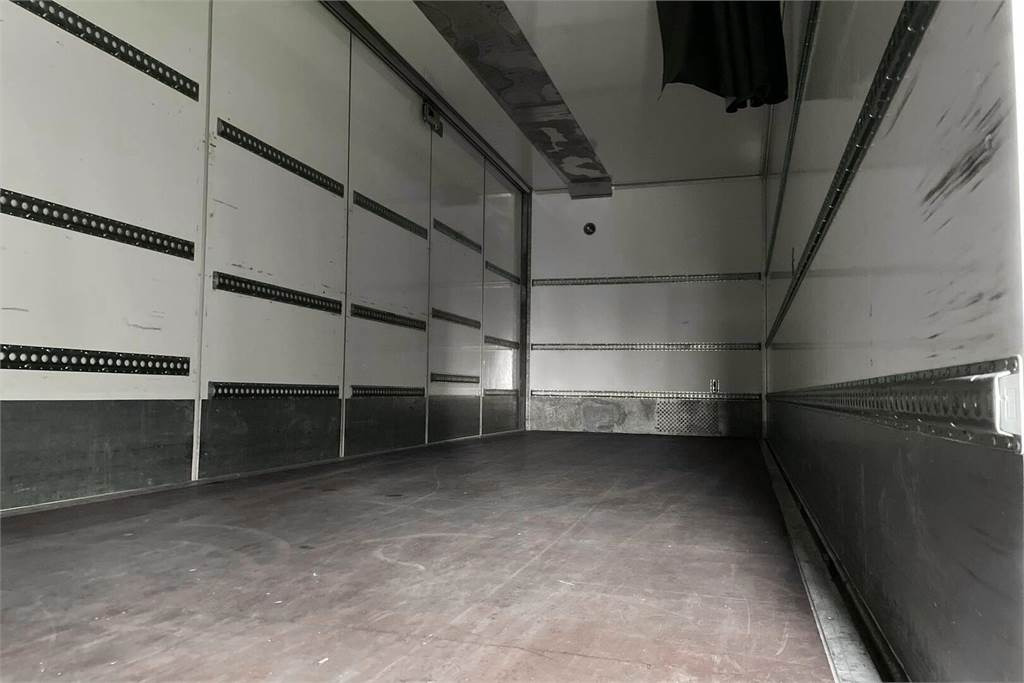 Mercedes-Benz Actros 1827 L 8,7m Ksa Umpikori - Φορτηγό κόφα: φωτογραφία 5 Mercedes-Benz Actros 1827 L 8,7m Ksa Umpikori - Φορτηγό κόφα: φωτογραφία 5