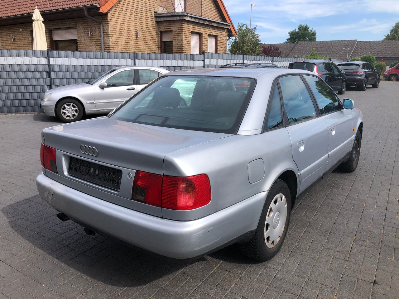 Audi A6 C4 1.8 Auto - Λιμουζίνα/ Sedan: φωτογραφία 2 Audi A6 C4 1.8 Auto - Λιμουζίνα/ Sedan: φωτογραφία 2