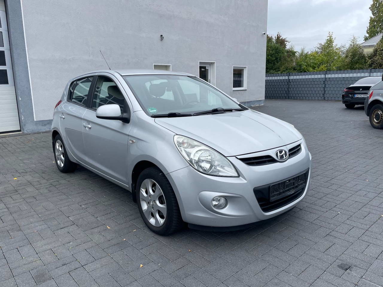 Hyundai i20 Klima - Λιμουζίνα/ Sedan: φωτογραφία 1 Hyundai i20 Klima - Λιμουζίνα/ Sedan: φωτογραφία 1