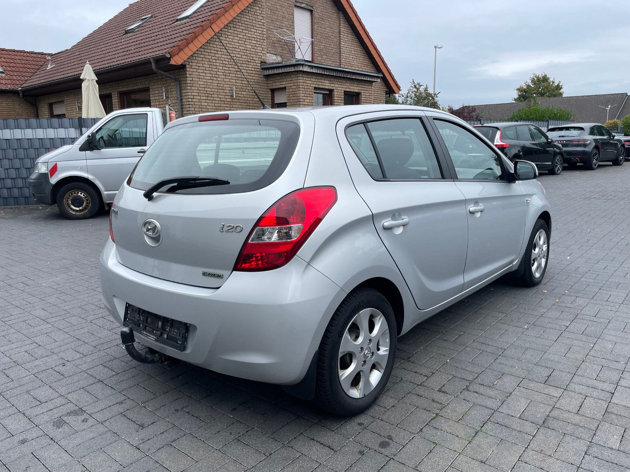 Hyundai i20 Klima - Λιμουζίνα/ Sedan: φωτογραφία 2 Hyundai i20 Klima - Λιμουζίνα/ Sedan: φωτογραφία 2