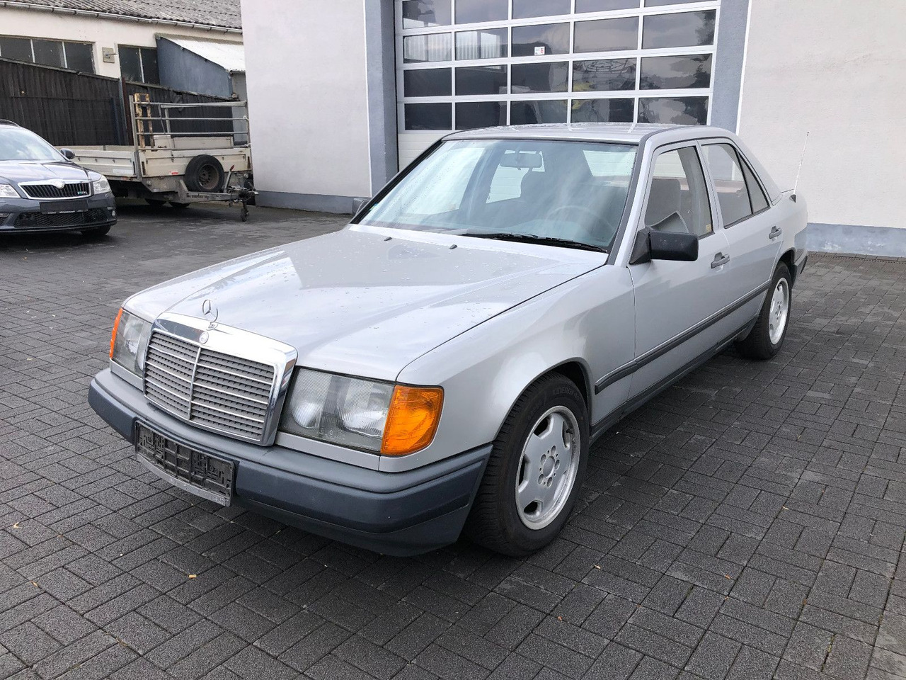 Mercedes-Benz W124 E 260 - Λιμουζίνα/ Sedan: φωτογραφία 1 Mercedes-Benz W124 E 260 - Λιμουζίνα/ Sedan: φωτογραφία 1