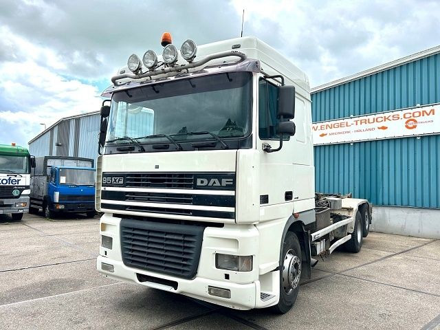 DAF 95.480 XF SPACECAB 6x2 WITH HOOK-ARM SYSTEM (EURO 3 / ZF16 MANUAL GEARBOX / ZF-INTARDER / STEEL-/AIR SUSPENSION / AIRCONDITIONIN - Φορτηγό φόρτωσης γάντζου: φωτογραφία 1 DAF 95.480 XF SPACECAB 6x2 WITH HOOK-ARM SYSTEM (EURO 3 / ZF16 MANUAL GEARBOX / ZF-INTARDER / STEEL-/AIR SUSPENSION / AIRCONDITIONIN - Φορτηγό φόρτωσης γάντζου: φωτογραφία 1