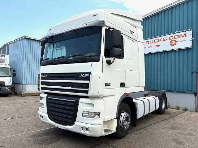DAF XF 105.460 SPACECAB (2 IDENTICAL UNITS AVAILBLE) (ZF16 MANUAL GEARBOX / MX-BRAKE / 870+430 LITER TANK / FRIDGE / AIRCONDITIONING - Τράκτορας: φωτογραφία 1 DAF XF 105.460 SPACECAB (2 IDENTICAL UNITS AVAILBLE) (ZF16 MANUAL GEARBOX / MX-BRAKE / 870+430 LITER TANK / FRIDGE / AIRCONDITIONING - Τράκτορας: φωτογραφία 1