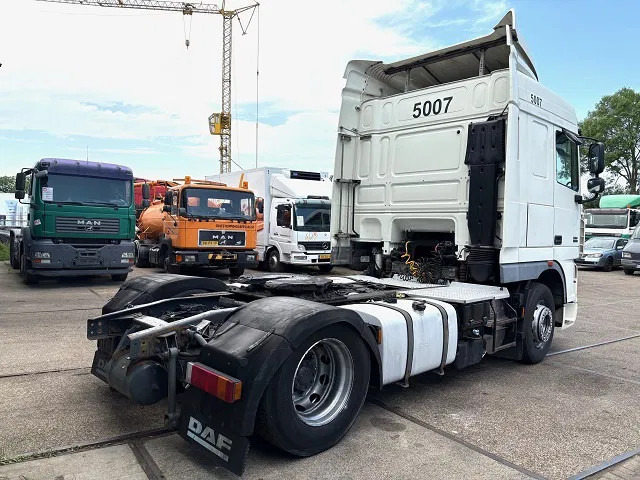 DAF XF 105.460 SPACECAB (2 IDENTICAL UNITS AVAILBLE) (ZF16 MANUAL GEARBOX / MX-BRAKE / 870+430 LITER TANK / FRIDGE / AIRCONDITIONING - Τράκτορας: φωτογραφία 3 DAF XF 105.460 SPACECAB (2 IDENTICAL UNITS AVAILBLE) (ZF16 MANUAL GEARBOX / MX-BRAKE / 870+430 LITER TANK / FRIDGE / AIRCONDITIONING - Τράκτορας: φωτογραφία 3
