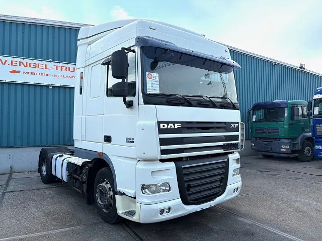 DAF XF 105.460 SPACECAB (ZF-MANUAL GEARBOX / 2x DIESELTANK / MX-ENGINE BRAKE / AIRCONDITIONING / FRIDGE / ETC.) - Τράκτορας: φωτογραφία 1 DAF XF 105.460 SPACECAB (ZF-MANUAL GEARBOX / 2x DIESELTANK / MX-ENGINE BRAKE / AIRCONDITIONING / FRIDGE / ETC.) - Τράκτορας: φωτογραφία 1