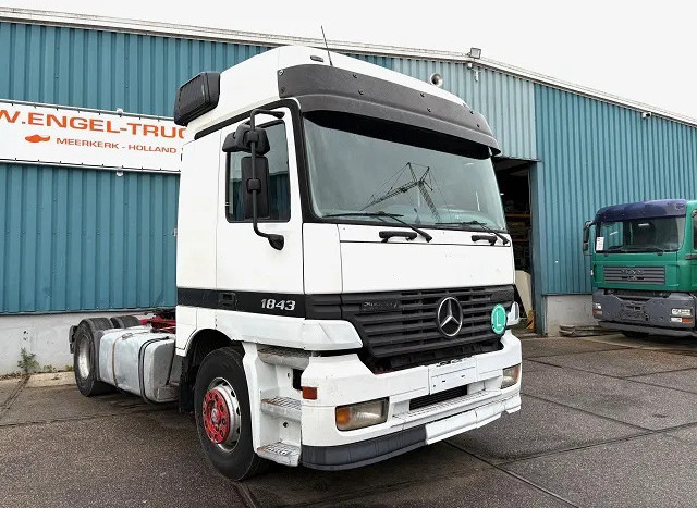 Mercedes-Benz Actros 1843 LS (MP1) (EPS WITH CLUTCH (3 PEDALS) / AIRCONDITIONING / SUNVISOR / ETC.) - Τράκτορας: φωτογραφία 2 Mercedes-Benz Actros 1843 LS (MP1) (EPS WITH CLUTCH (3 PEDALS) / AIRCONDITIONING / SUNVISOR / ETC.) - Τράκτορας: φωτογραφία 2