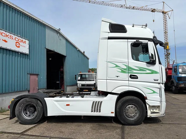 Mercedes-Benz Actros 1845 LS BIGSPACE (RETARDER / EURO 5 / TELLIGENT GEARBOX / FULL SPOILERSET / 2x DIESELTANK / AIRCONDITIONING) - Τράκτορας: φωτογραφία 4 Mercedes-Benz Actros 1845 LS BIGSPACE (RETARDER / EURO 5 / TELLIGENT GEARBOX / FULL SPOILERSET / 2x DIESELTANK / AIRCONDITIONING) - Τράκτορας: φωτογραφία 4