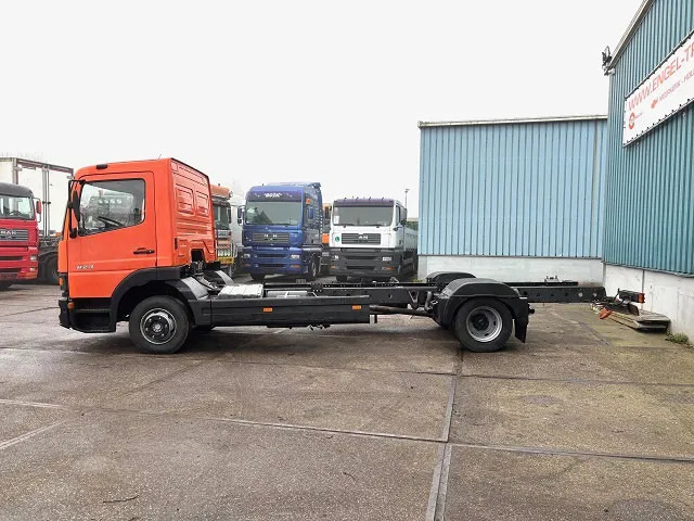 Mercedes-Benz Atego 823L DAY CAB (6-CILINDER) 4x2 CHASSIS (MANUAL GEARBOX / SPER DIFFERENTIAL / 6-CILINDER ENGINE) - Φορτηγό σασί: φωτογραφία 5 Mercedes-Benz Atego 823L DAY CAB (6-CILINDER) 4x2 CHASSIS (MANUAL GEARBOX / SPER DIFFERENTIAL / 6-CILINDER ENGINE) - Φορτηγό σασί: φωτογραφία 5