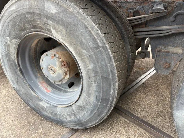 Φορτηγό φόρτωσης γάντζου, Φορτηγό με γερανό Mercedes-Benz SK 2527 6x2 HOOK-ARM SYSTEM WITH HMF CRANE (V6 ENGINE / ZF MANUAL GEARBOX / REDUCTION AXLE / STEEL SUSPENSION / P.T.O.): φωτογραφία 13