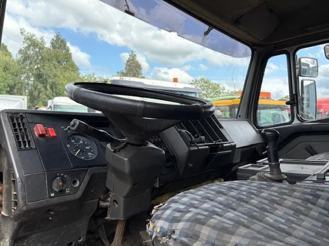 Φορτηγό φόρτωσης γάντζου, Φορτηγό με γερανό Mercedes-Benz SK 2527 6x2 HOOK-ARM SYSTEM WITH HMF CRANE (V6 ENGINE / ZF MANUAL GEARBOX / REDUCTION AXLE / STEEL SUSPENSION / P.T.O.): φωτογραφία 15