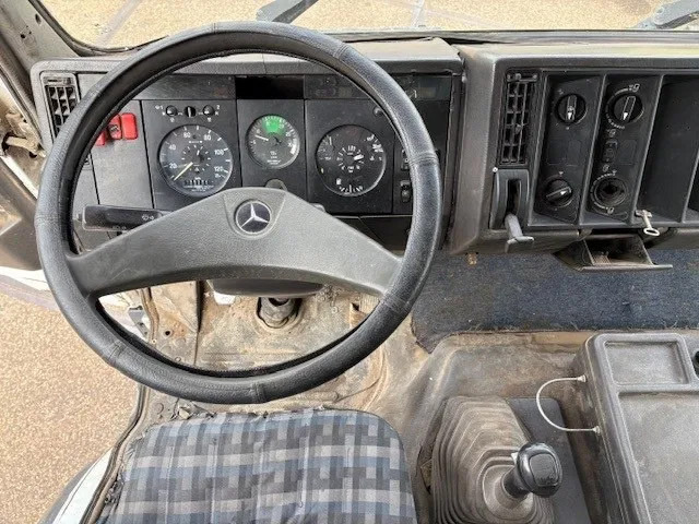 Φορτηγό φόρτωσης γάντζου, Φορτηγό με γερανό Mercedes-Benz SK 2527 6x2 HOOK-ARM SYSTEM WITH HMF CRANE (V6 ENGINE / ZF MANUAL GEARBOX / REDUCTION AXLE / STEEL SUSPENSION / P.T.O.): φωτογραφία 14