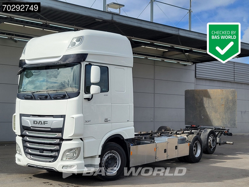 DAF XF 530 XF 6X2 2000kg Ladebordwand Lift+Steering-Axle Navi ACC Euro 6 - Φορτηγό σασί: φωτογραφία 1 DAF XF 530 XF 6X2 2000kg Ladebordwand Lift+Steering-Axle Navi ACC Euro 6 - Φορτηγό σασί: φωτογραφία 1