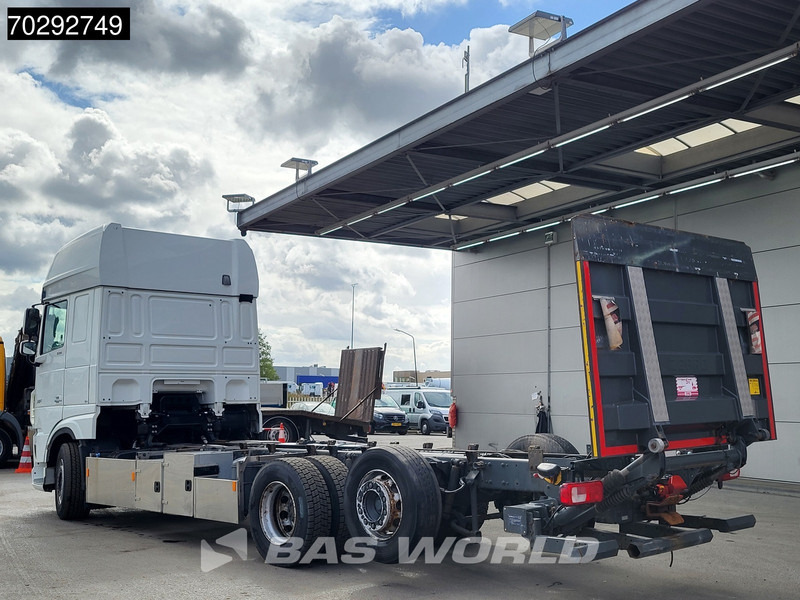 DAF XF 530 XF 6X2 2000kg Ladebordwand Lift+Steering-Axle Navi ACC Euro 6 - Φορτηγό σασί: φωτογραφία 2 DAF XF 530 XF 6X2 2000kg Ladebordwand Lift+Steering-Axle Navi ACC Euro 6 - Φορτηγό σασί: φωτογραφία 2