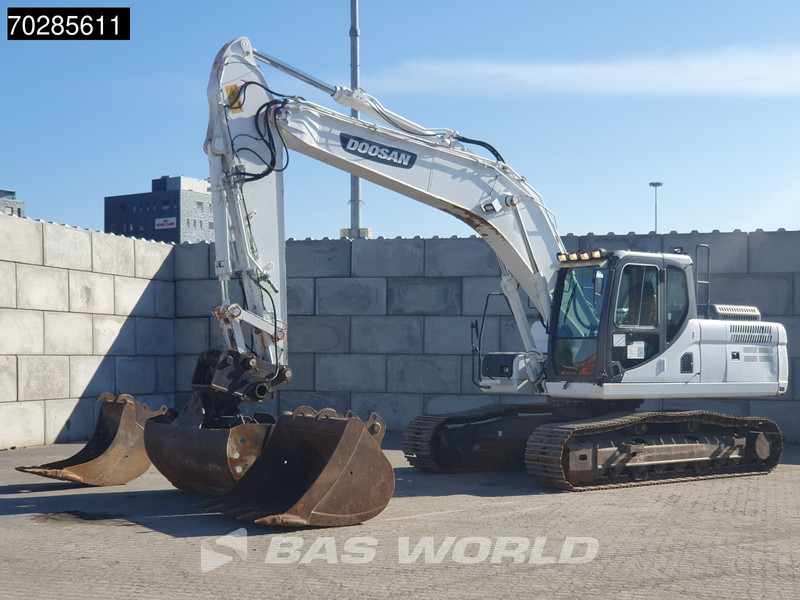 Doosan DX225 LC-3 3 BUCKETS - Ερπυστριοφόρος εκσκαφέας: φωτογραφία 2 Doosan DX225 LC-3 3 BUCKETS - Ερπυστριοφόρος εκσκαφέας: φωτογραφία 2
