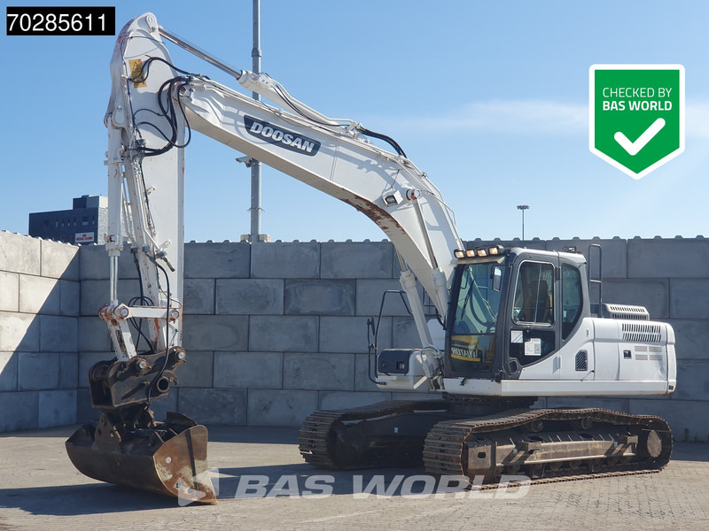 Doosan DX225 LC-3 3 BUCKETS - Ερπυστριοφόρος εκσκαφέας: φωτογραφία 1 Doosan DX225 LC-3 3 BUCKETS - Ερπυστριοφόρος εκσκαφέας: φωτογραφία 1